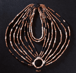 Collier vieux de 9 000 ans neolithique