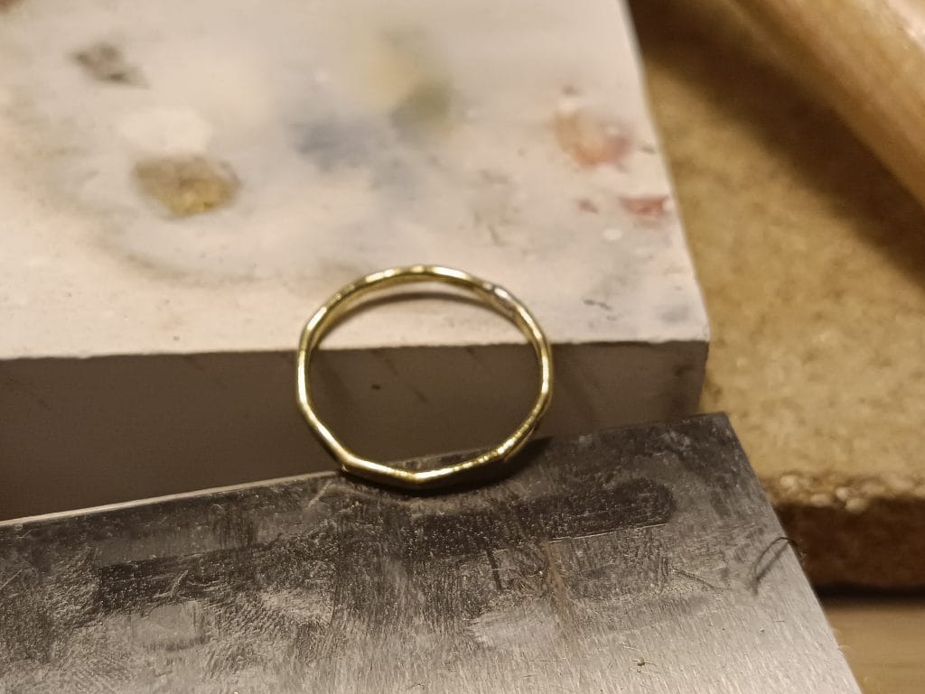 Bague octogonale polie
